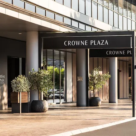 Crowne Plaza By Ihg Hotell