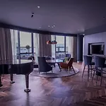 Crowne Plaza By Ihg Szálloda
