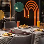 Crowne Plaza By Ihg Szálloda 4*