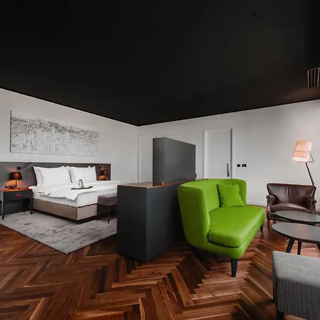 Hotel Crowne Plaza Podgorica By Ihg 4*