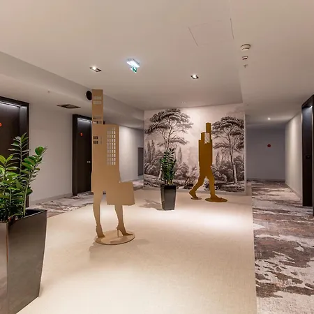 酒店 波德戈里察cue住宿 4*