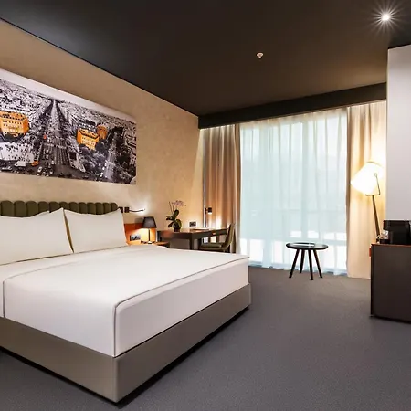 Crowne Plaza By Ihg 4*