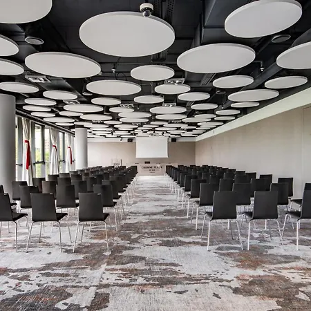 Отель Crowne Plaza By Ihg Подгорица