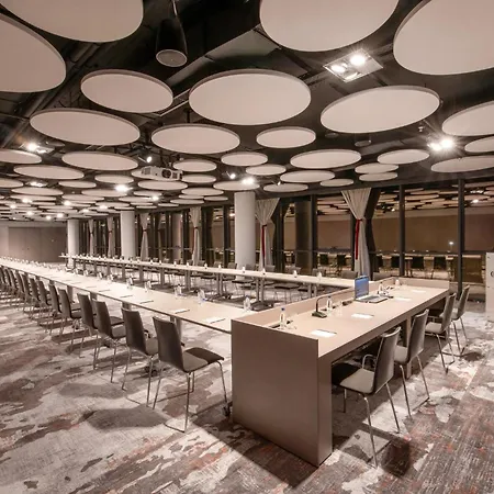 Crowne Plaza Podgorica By Ihg 4*