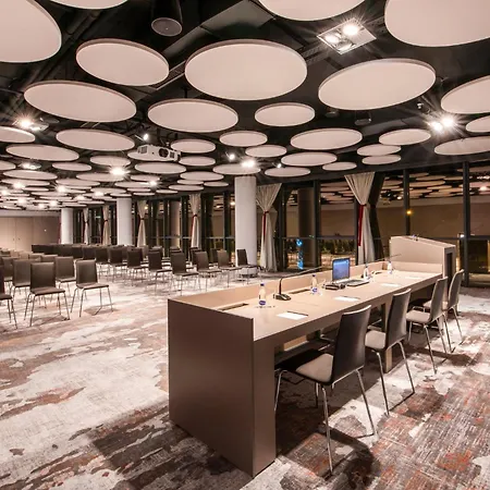 Hotel Crowne Plaza By Ihg 4*