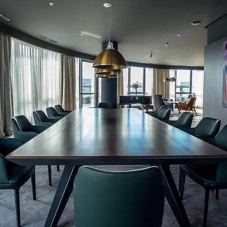 Crowne Plaza By Ihg