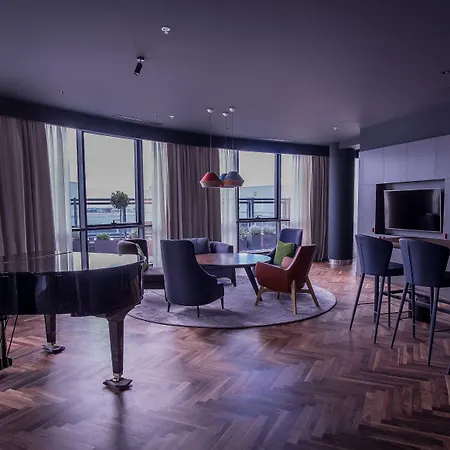 Crowne Plaza By Ihg Hotell