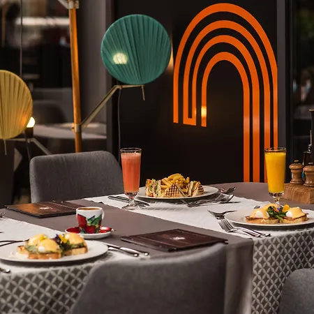Crowne Plaza By Ihg Hotell 4*