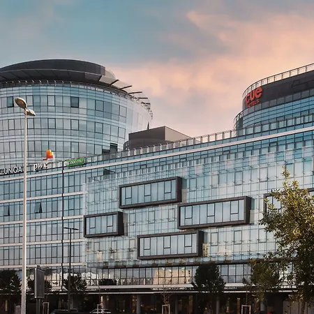 Crowne Plaza By Ihg Hotell