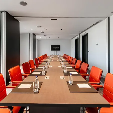 Crowne Plaza By Ihg 4*