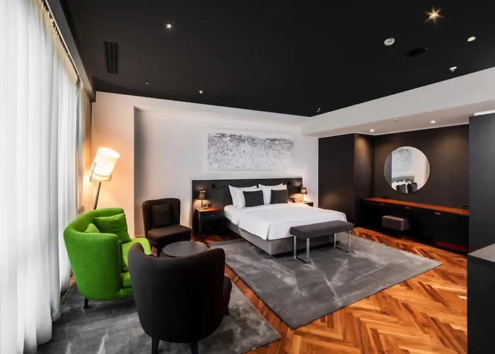 Hotel Crowne Plaza By Ihg 4*