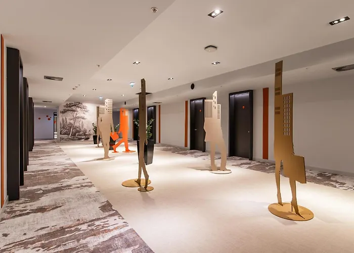 Crowne Plaza By Ihg Hotel 4*