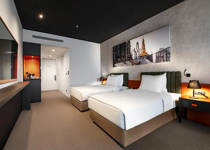 Crowne Plaza By Ihg Hotel 4*