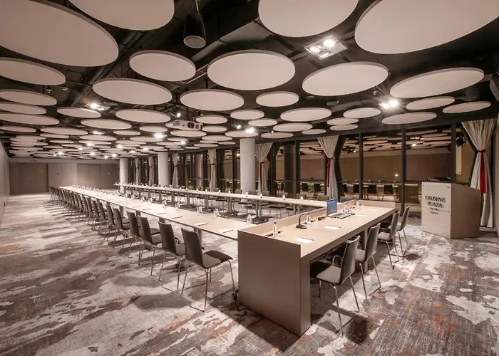 Crowne Plaza By Ihg 4*