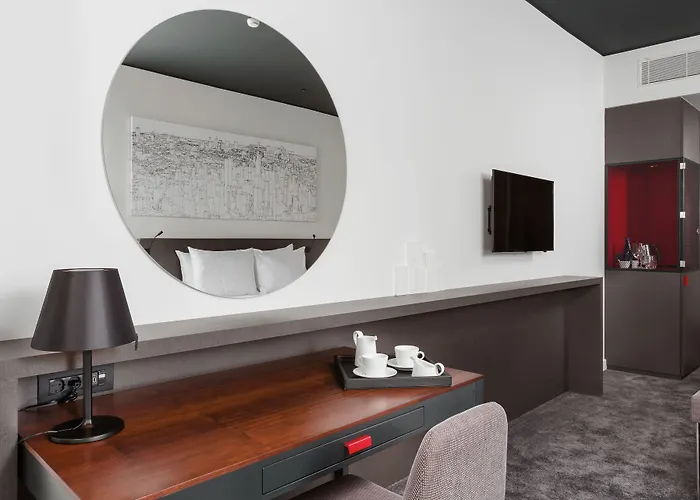 Crowne Plaza By Ihg Hotel 4*