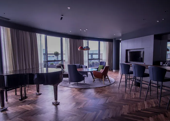 Crowne Plaza By Ihg Hotel