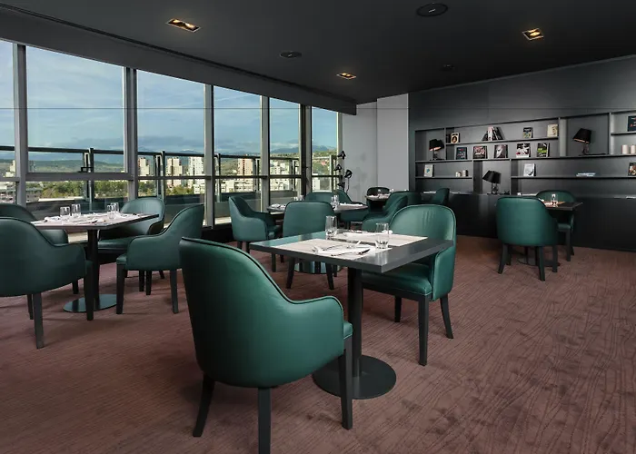 Crowne Plaza By Ihg Hotel